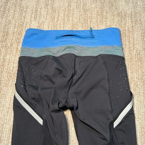 Lululemon Woman's Size 2 Black/Blue Run A Marathon Crop Luxtreme Leggings - Picture 8 of 10